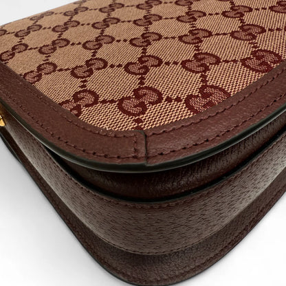 https://cdn.shopify.com/s/files/1/0564/9376/8855/files/Gucci_Schultertasche_Horsebit_1955_medium_monogram_rot_GG_shoulder_bag1040.webp?v=1761266552