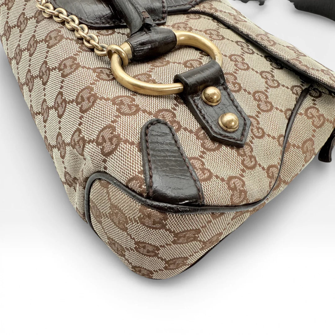 https://cdn.shopify.com/s/files/1/0564/9376/8855/files/Gucci_Schultertasche_Horsebit_1955_monogram_beige_vintage_GG_7216.webp?v=1767277034