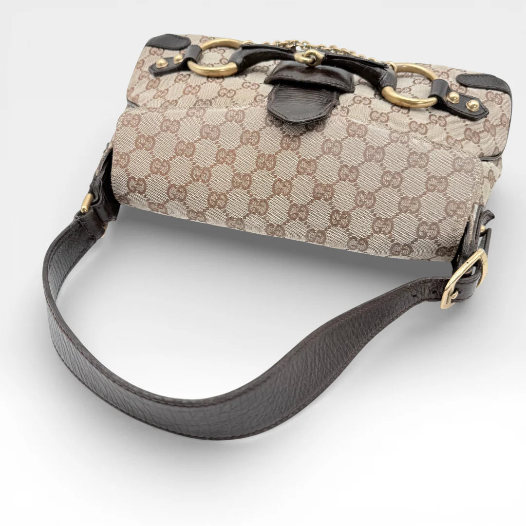 https://cdn.shopify.com/s/files/1/0564/9376/8855/files/Gucci_Schultertasche_Horsebit_1955_monogram_beige_vintage_GG_7220.webp?v=1767277034