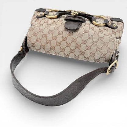 https://cdn.shopify.com/s/files/1/0564/9376/8855/files/Gucci_Schultertasche_Horsebit_1955_monogram_beige_vintage_GG_7220.webp?v=1767277034