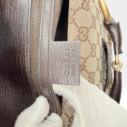 https://cdn.shopify.com/s/files/1/0564/9376/8855/files/Gucci_Schultertasche_Horsebit_1955_monogram_beige_vintage_GG_7224.webp?v=1767277034