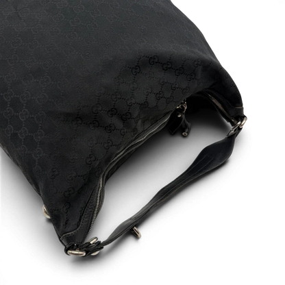 https://cdn.shopify.com/s/files/1/0564/9376/8855/files/Gucci_Schultertasche_Horsebit_Hobo_large_monogram_schwarz_11.webp?v=1781855743