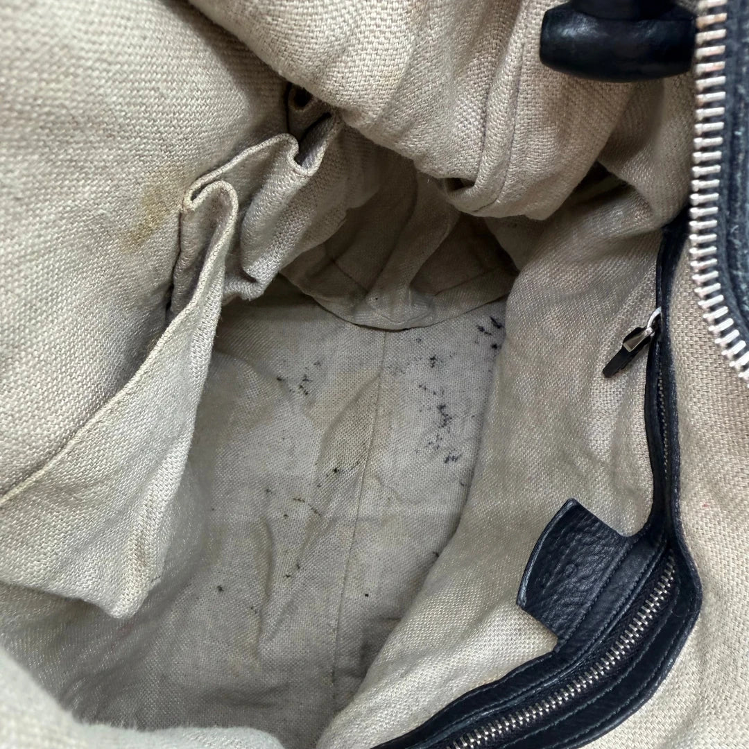 https://cdn.shopify.com/s/files/1/0564/9376/8855/files/Gucci_Schultertasche_Horsebit_Hobo_large_monogram_schwarz_14.webp?v=1781855743