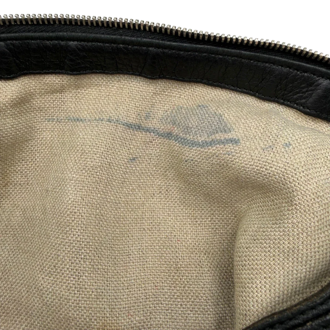 https://cdn.shopify.com/s/files/1/0564/9376/8855/files/Gucci_Schultertasche_Horsebit_Hobo_large_monogram_schwarz_19.webp?v=1781855743