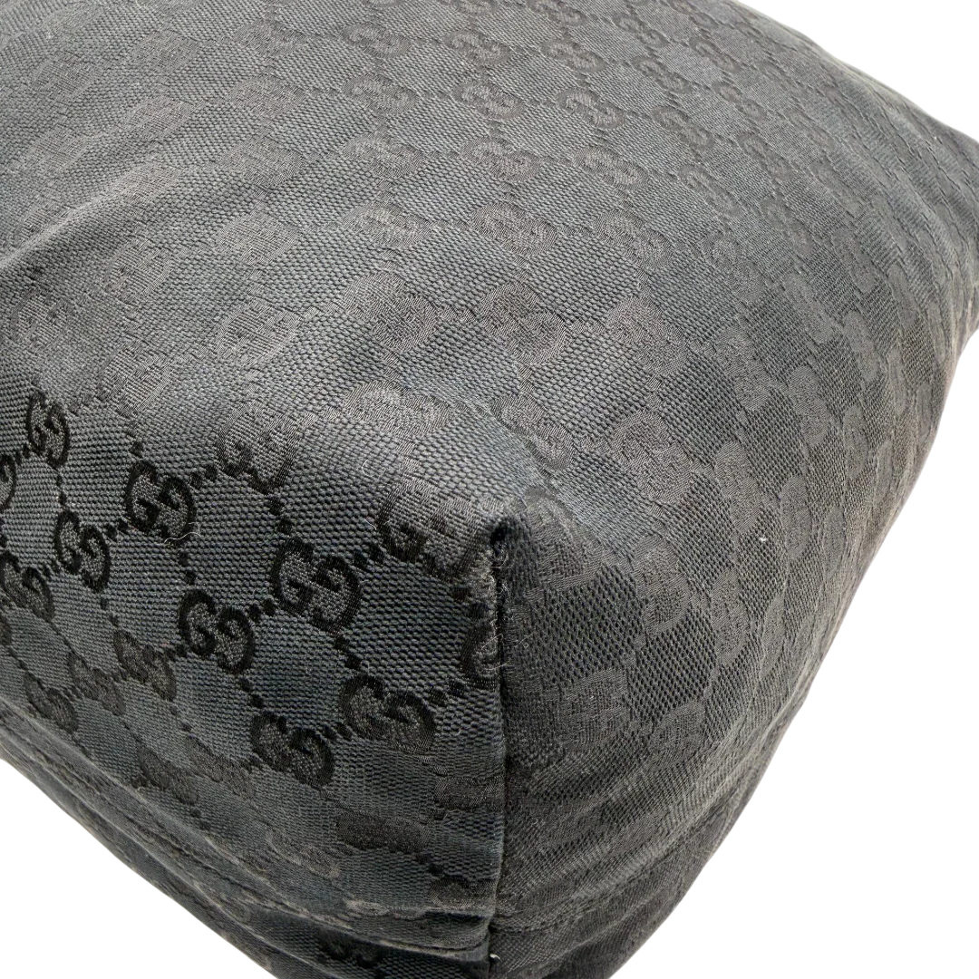 https://cdn.shopify.com/s/files/1/0564/9376/8855/files/Gucci_Schultertasche_Horsebit_Hobo_large_monogram_schwarz_9.webp?v=1781855743