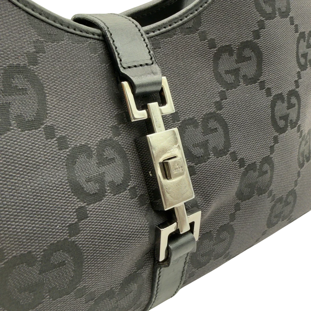 https://cdn.shopify.com/s/files/1/0564/9376/8855/files/Gucci_Schultertasche_Jackie_Jumbo_GG_monogram_schwarz_11.webp?v=1782904974
