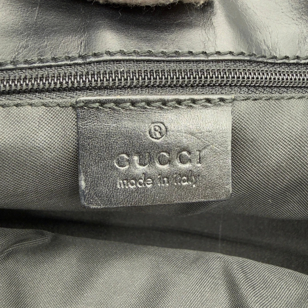 https://cdn.shopify.com/s/files/1/0564/9376/8855/files/Gucci_Schultertasche_Jackie_Jumbo_GG_monogram_schwarz_14.webp?v=1782904974