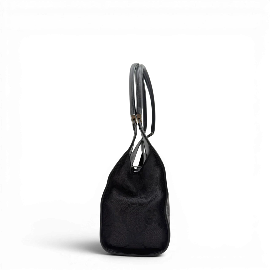 https://cdn.shopify.com/s/files/1/0564/9376/8855/files/Gucci_Schultertasche_Jackie_Jumbo_GG_monogram_schwarz_3.webp?v=1782904973