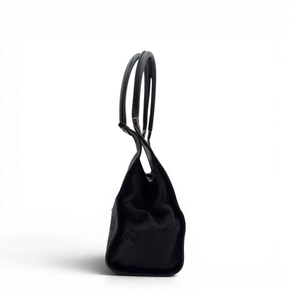 https://cdn.shopify.com/s/files/1/0564/9376/8855/files/Gucci_Schultertasche_Jackie_Jumbo_GG_monogram_schwarz_4.webp?v=1782904973