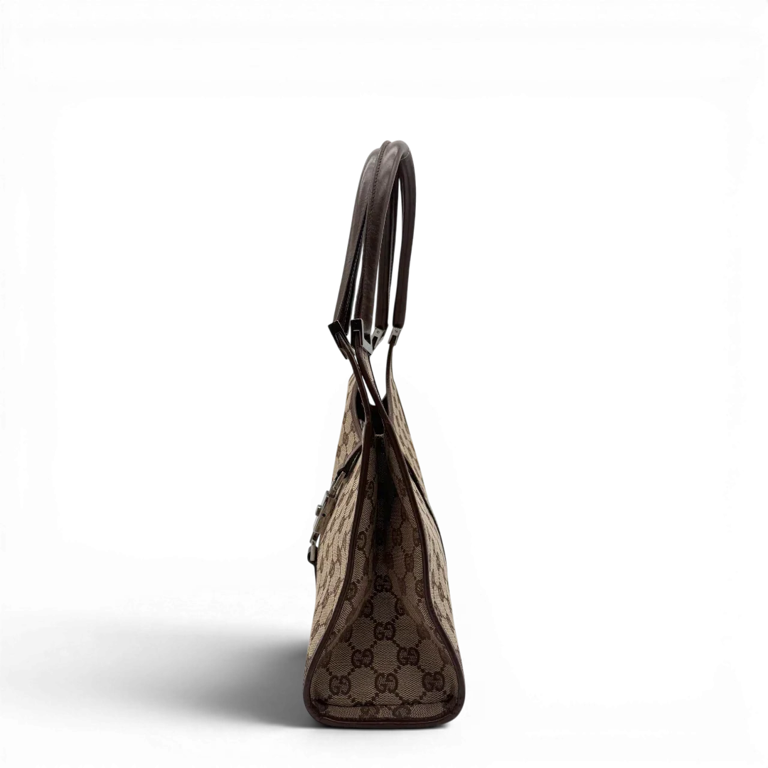 https://cdn.shopify.com/s/files/1/0564/9376/8855/files/Gucci_Schultertasche_Jackie_monogram_beige___braun_vintage_GG7379.webp?v=1779964270