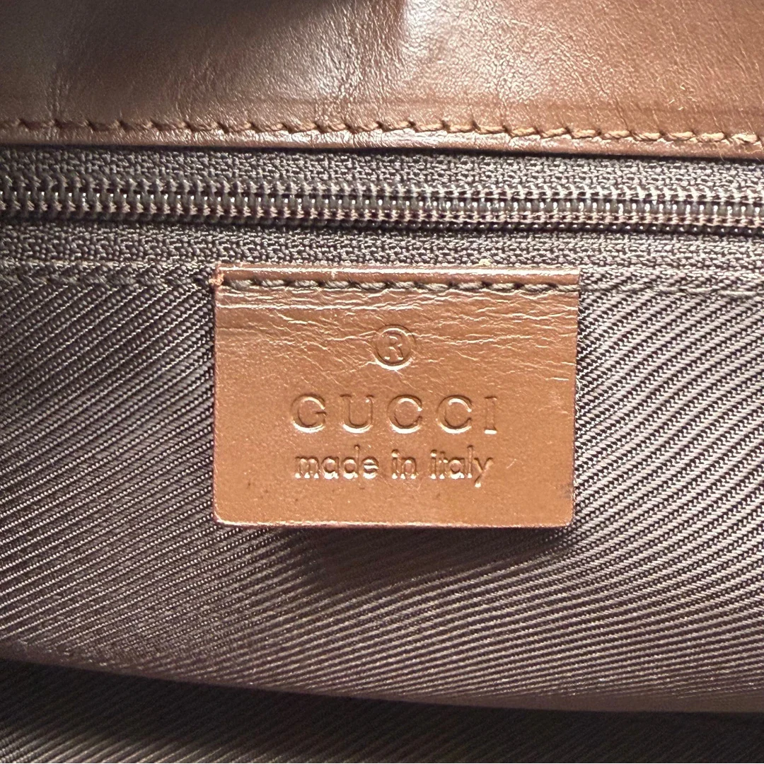 https://cdn.shopify.com/s/files/1/0564/9376/8855/files/Gucci_Schultertasche_Jackie_monogram_beige___braun_vintage_GG7391.webp?v=1779964272