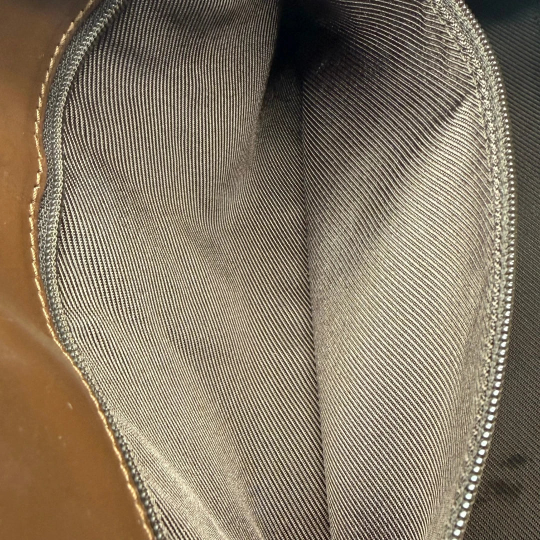 https://cdn.shopify.com/s/files/1/0564/9376/8855/files/Gucci_Schultertasche_Jackie_monogram_beige___braun_vintage_GG7393.webp?v=1779964271