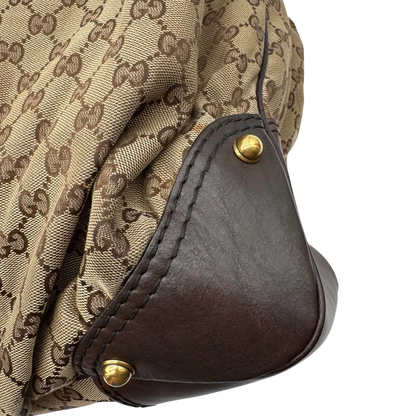 https://cdn.shopify.com/s/files/1/0564/9376/8855/files/Gucci_Schultertasche_Jockey_Hobo_large_monogram_beige_14.webp?v=1783516120