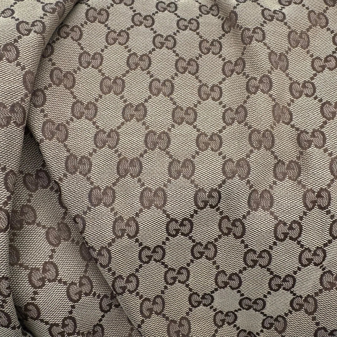 https://cdn.shopify.com/s/files/1/0564/9376/8855/files/Gucci_Schultertasche_Jockey_Hobo_large_monogram_beige_15.webp?v=1783516121