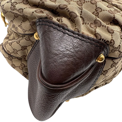 https://cdn.shopify.com/s/files/1/0564/9376/8855/files/Gucci_Schultertasche_Jockey_Hobo_large_monogram_beige_vintage_GG2157.webp?v=1779963373