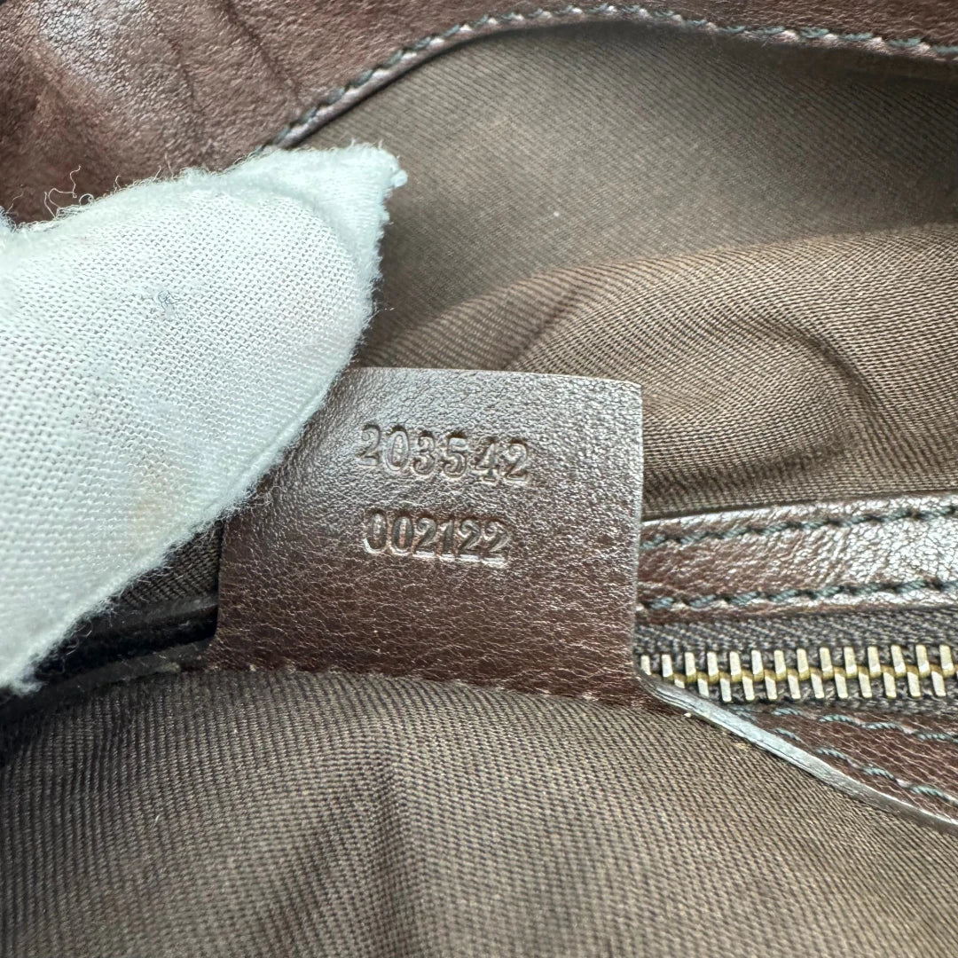 https://cdn.shopify.com/s/files/1/0564/9376/8855/files/Gucci_Schultertasche_Jockey_Hobo_large_monogram_beige_vintage_GG2168.webp?v=1779963372