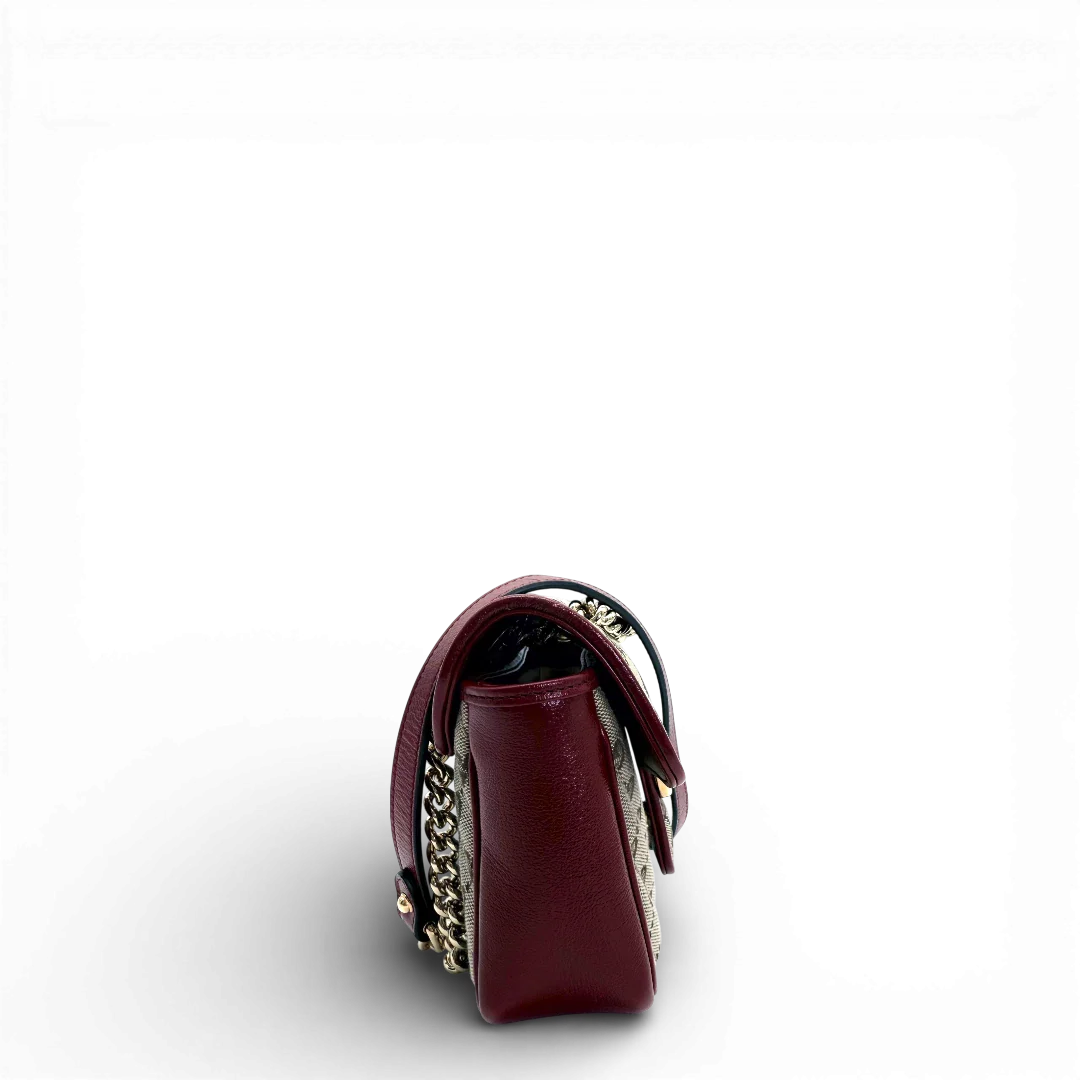 https://cdn.shopify.com/s/files/1/0564/9376/8855/files/Gucci_Schultertasche_Marmont_Small_GG_Beige_Canvas_Patchwork_vintage_GG_2185.webp?v=1772705540