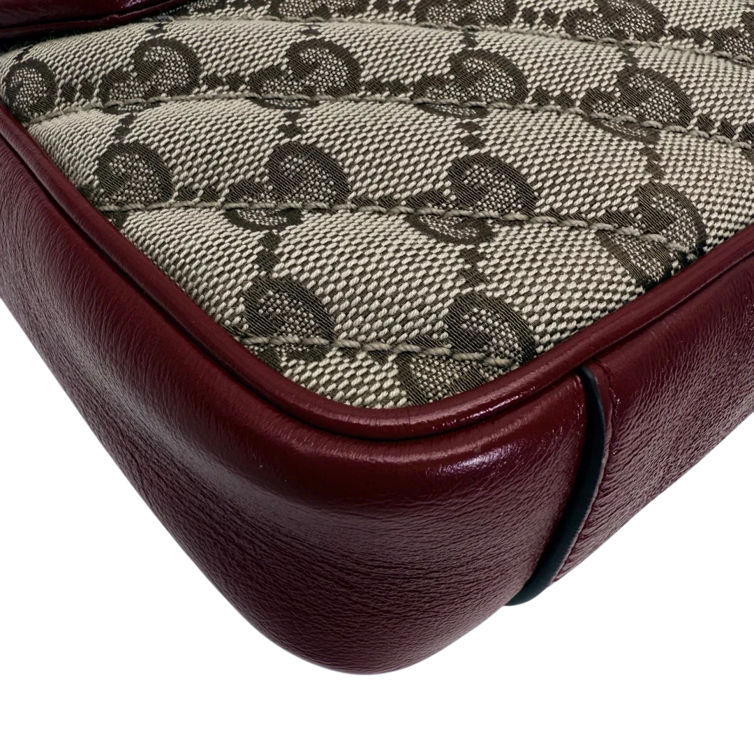 https://cdn.shopify.com/s/files/1/0564/9376/8855/files/Gucci_Schultertasche_Marmont_Small_GG_Beige_Canvas_Patchwork_vintage_GG_2193.webp?v=1772705540