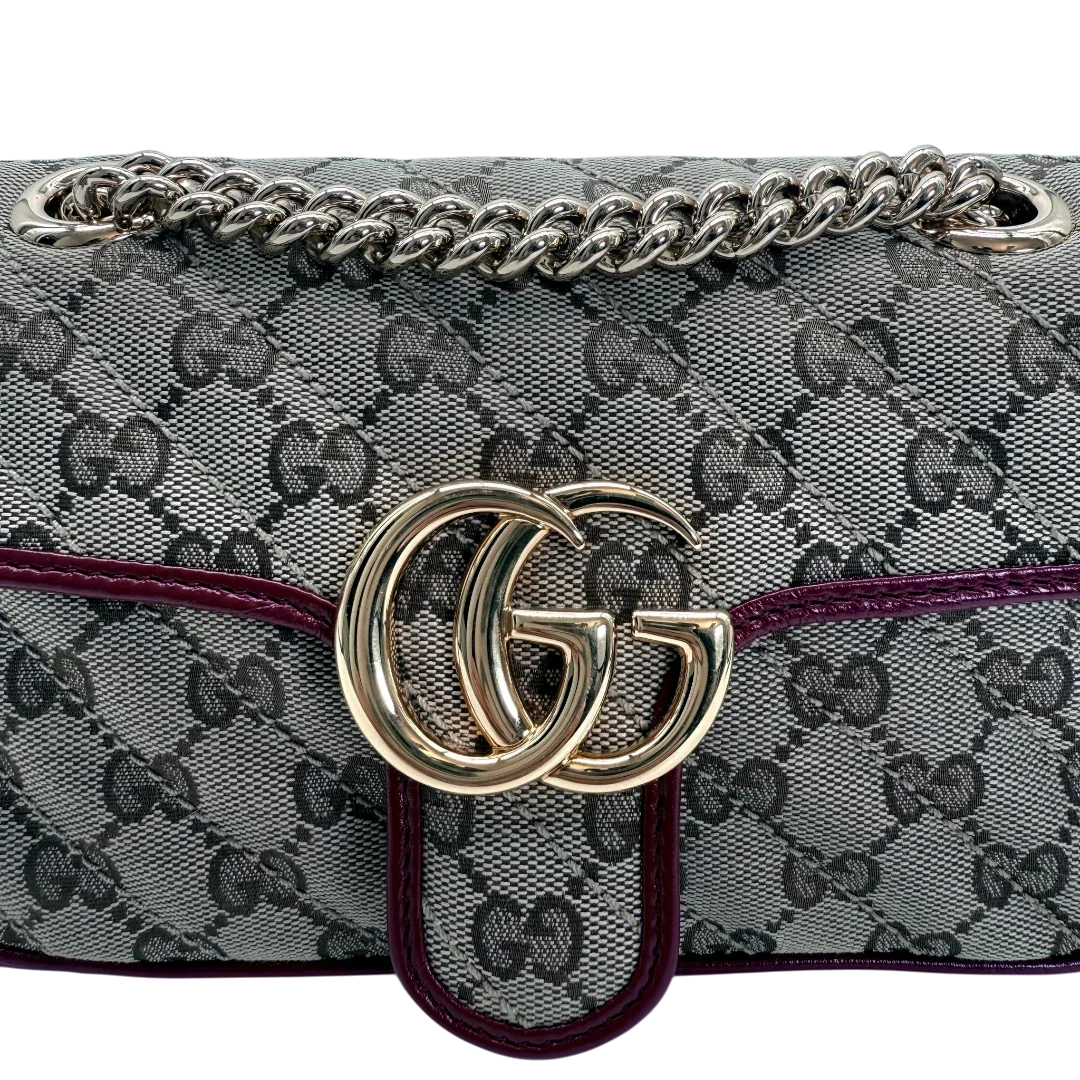 https://cdn.shopify.com/s/files/1/0564/9376/8855/files/Gucci_Schultertasche_Marmont_Small_GG_Beige_Canvas_Patchwork_vintage_GG_2196.webp?v=1772705540