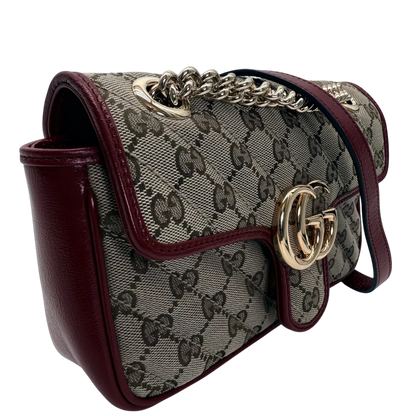 https://cdn.shopify.com/s/files/1/0564/9376/8855/files/Gucci_Schultertasche_Marmont_Small_GG_Beige_Canvas_Patchwork_vintage_GG_2197.webp?v=1772705540
