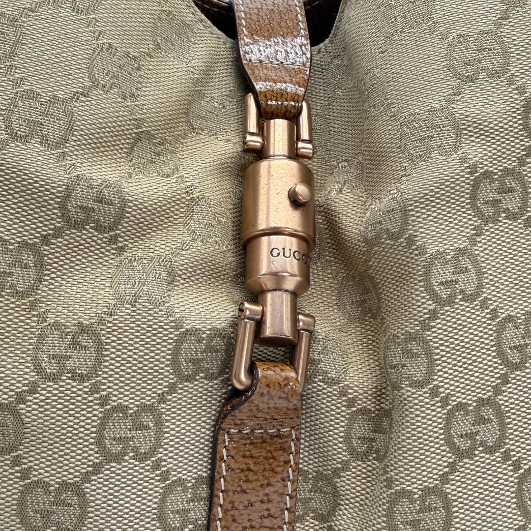 https://cdn.shopify.com/s/files/1/0564/9376/8855/files/Gucci_Schultertasche_New_Jackie_large_monogram_beige_vintage_GG6133.webp?v=1775065089