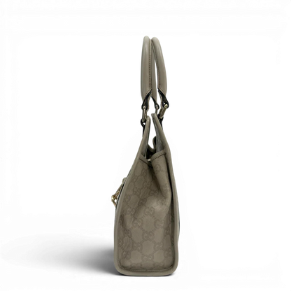 https://cdn.shopify.com/s/files/1/0564/9376/8855/files/Gucci_Schultertasche_New_Jackie_small_aus_Leder_monogram_weiss_vintage_GG7191.webp?v=1778669917