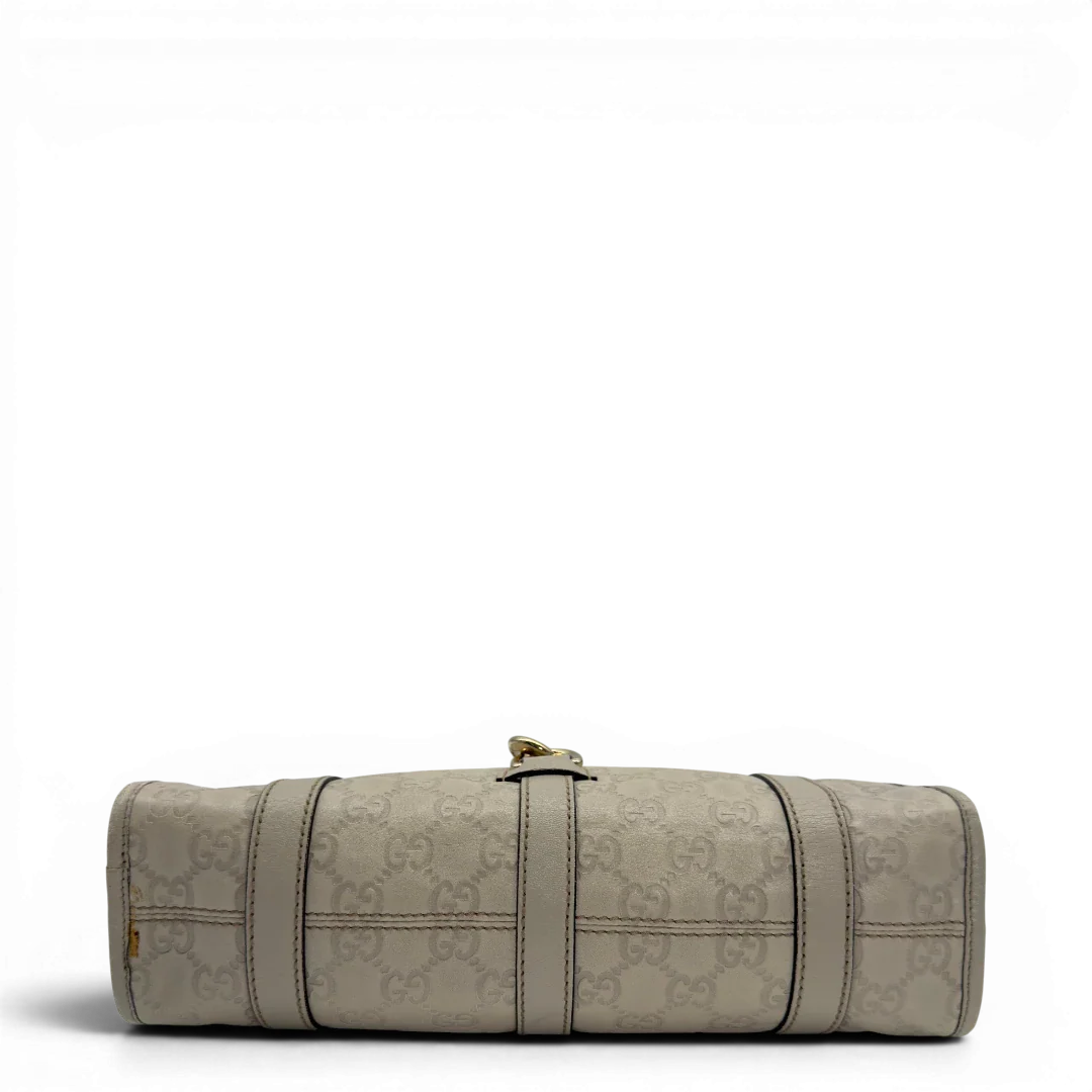 https://cdn.shopify.com/s/files/1/0564/9376/8855/files/Gucci_Schultertasche_New_Jackie_small_aus_Leder_monogram_weiss_vintage_GG7192.webp?v=1778669916
