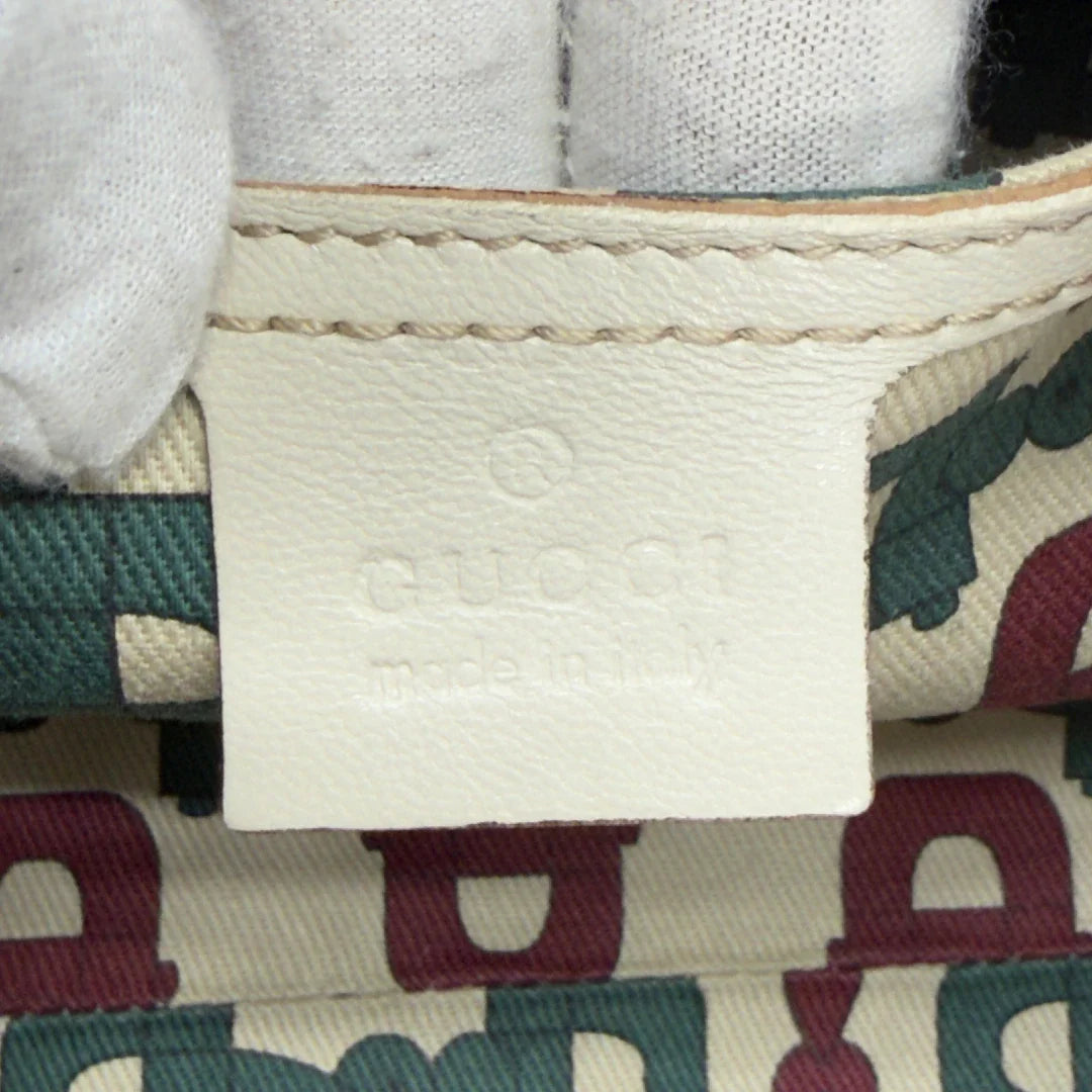 https://cdn.shopify.com/s/files/1/0564/9376/8855/files/Gucci_Schultertasche_New_Jackie_small_aus_Leder_monogram_weiss_vintage_GG7201.webp?v=1778669917