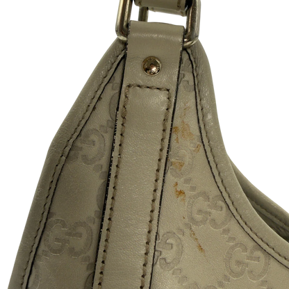 https://cdn.shopify.com/s/files/1/0564/9376/8855/files/Gucci_Schultertasche_New_Jackie_small_aus_Leder_monogram_weiss_vintage_GG7205.webp?v=1778669917