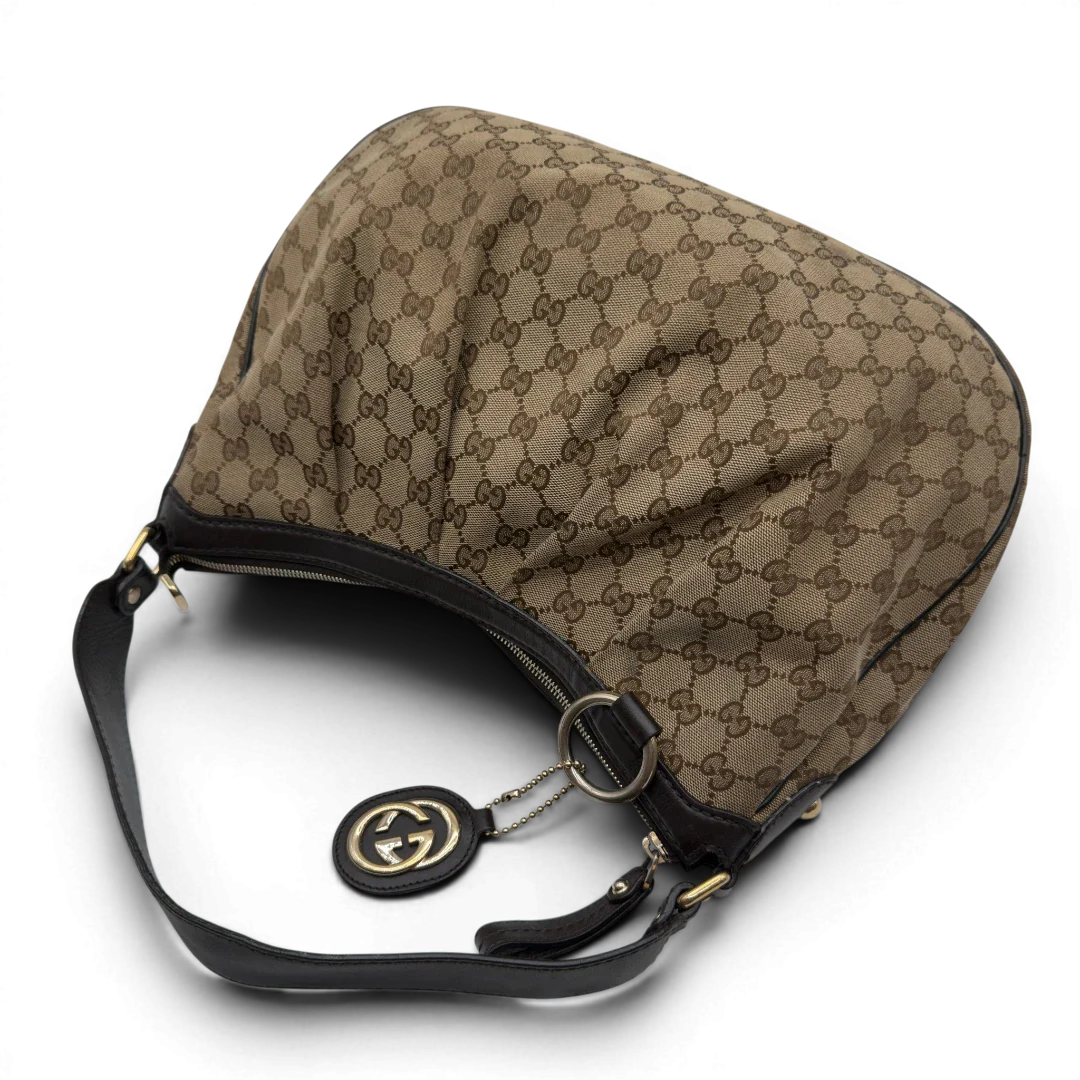 https://cdn.shopify.com/s/files/1/0564/9376/8855/files/Gucci_Schultertasche_Sukey_One_monogram_beige_10_98a50044-fdd8-4dc2-af90-0e201af05bb1.webp?v=1782906749