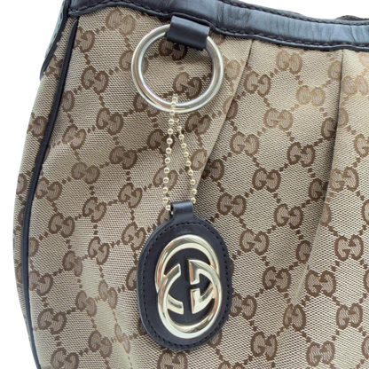 https://cdn.shopify.com/s/files/1/0564/9376/8855/files/Gucci_Schultertasche_Sukey_One_monogram_beige_10_c29e6c6b-56be-4fda-9a8c-1f14b09ab361.webp?v=1782384654