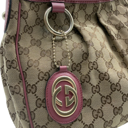 https://cdn.shopify.com/s/files/1/0564/9376/8855/files/Gucci_Schultertasche_Sukey_One_monogram_beige_11_3a609368-6ea8-4fd1-a493-279f12b87711.webp?v=1782384516