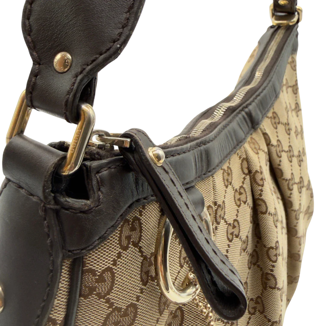 https://cdn.shopify.com/s/files/1/0564/9376/8855/files/Gucci_Schultertasche_Sukey_One_monogram_beige_11_b5e05799-41f6-46b3-a5cc-e26312be347f.webp?v=1782384653