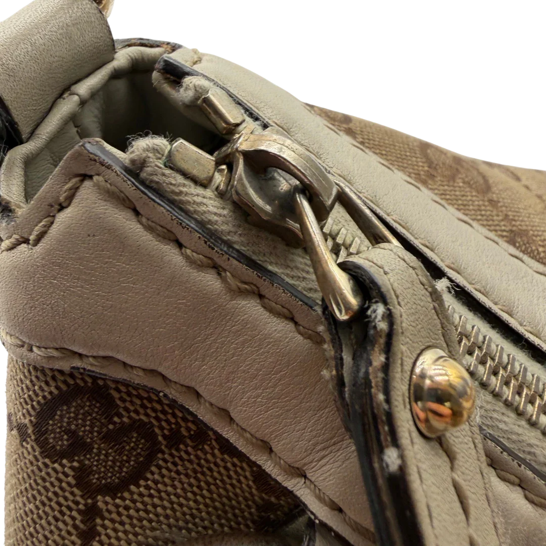 https://cdn.shopify.com/s/files/1/0564/9376/8855/files/Gucci_Schultertasche_Sukey_One_monogram_beige_12_ab5e661e-30c7-4699-966d-91d3de2f3dc0.webp?v=1782908525