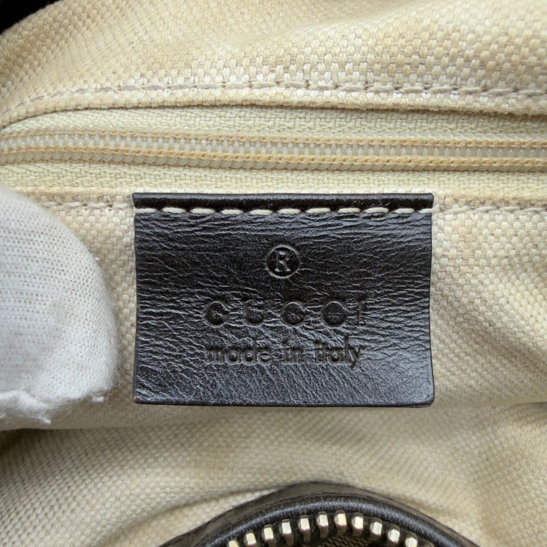 https://cdn.shopify.com/s/files/1/0564/9376/8855/files/Gucci_Schultertasche_Sukey_One_monogram_beige_13_3082f4f9-f130-4347-b8e7-3838419dfa3f.webp?v=1782906748