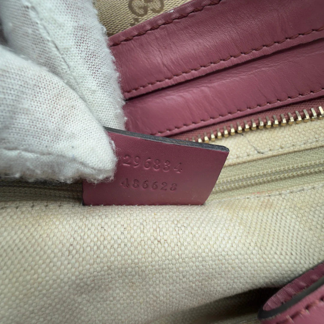 https://cdn.shopify.com/s/files/1/0564/9376/8855/files/Gucci_Schultertasche_Sukey_One_monogram_beige_14_fa61c5d3-7196-49b4-bc0d-212f504a46b2.webp?v=1782384516