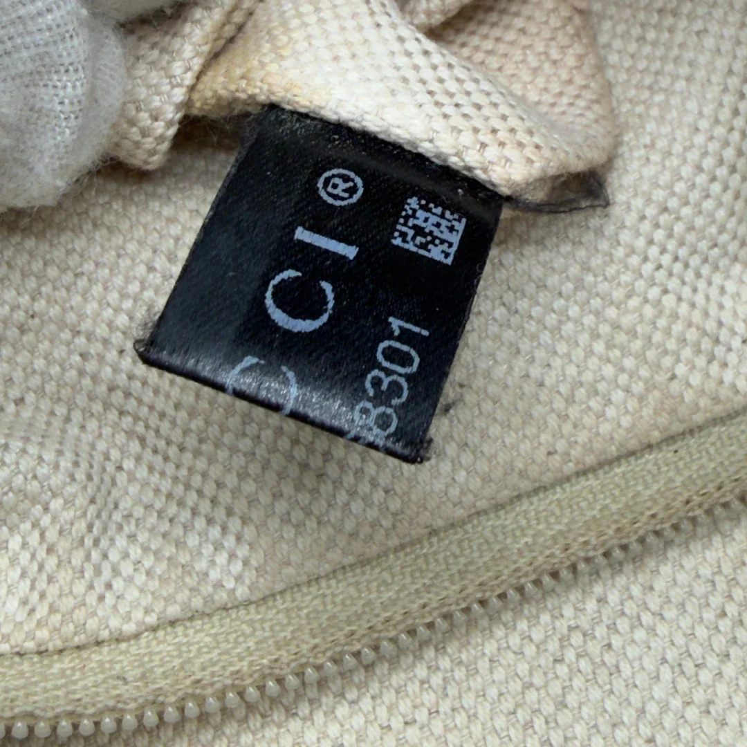 https://cdn.shopify.com/s/files/1/0564/9376/8855/files/Gucci_Schultertasche_Sukey_One_monogram_beige_16_3b202547-4ffa-4186-bae1-99bbf98f08fa.webp?v=1782906748