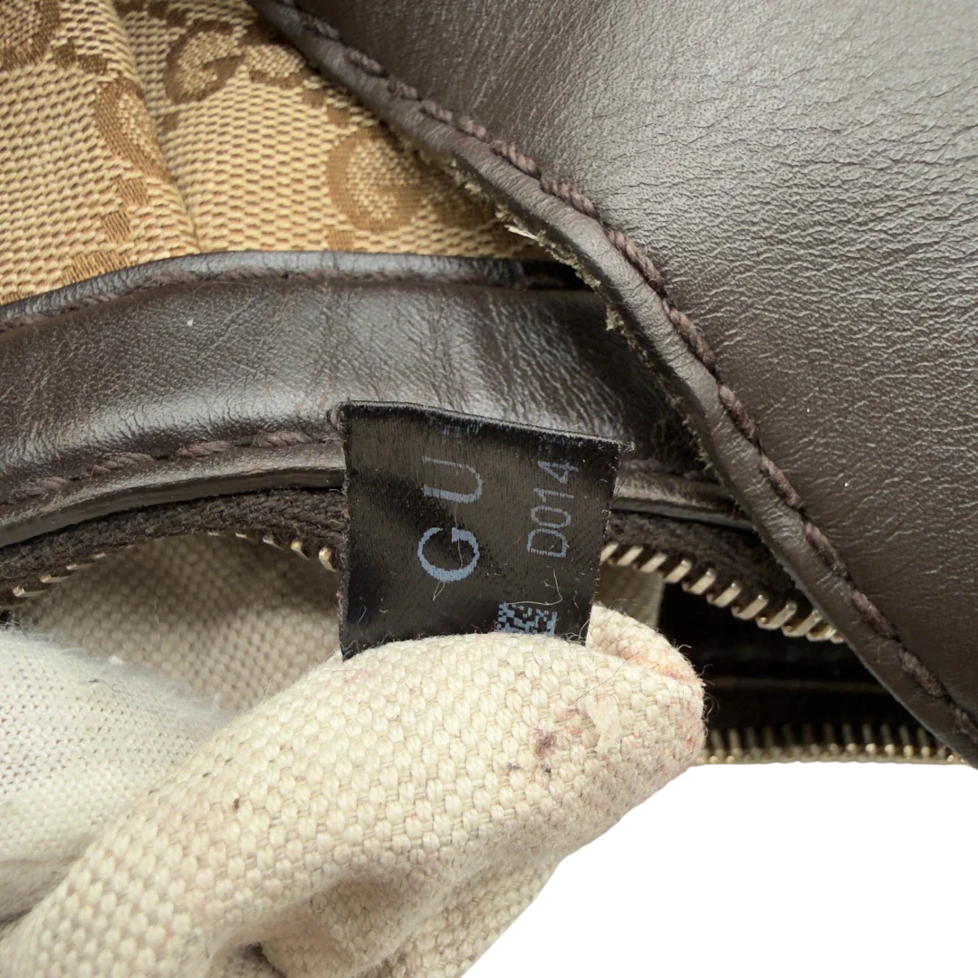 https://cdn.shopify.com/s/files/1/0564/9376/8855/files/Gucci_Schultertasche_Sukey_One_monogram_beige_17.webp?v=1782384653