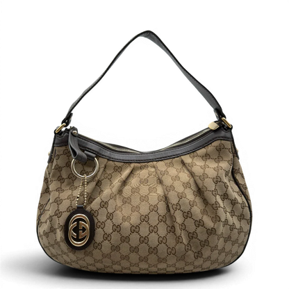 https://cdn.shopify.com/s/files/1/0564/9376/8855/files/Gucci_Schultertasche_Sukey_One_monogram_beige_1_53d52de6-1e1b-4b3d-9384-9ca151fde87a.webp?v=1782906748