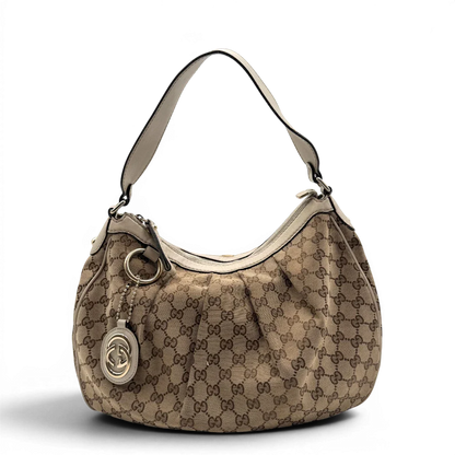 https://cdn.shopify.com/s/files/1/0564/9376/8855/files/Gucci_Schultertasche_Sukey_One_monogram_beige_1_8598468c-25ef-4675-83ad-bb3c447a08b5.webp?v=1782908525