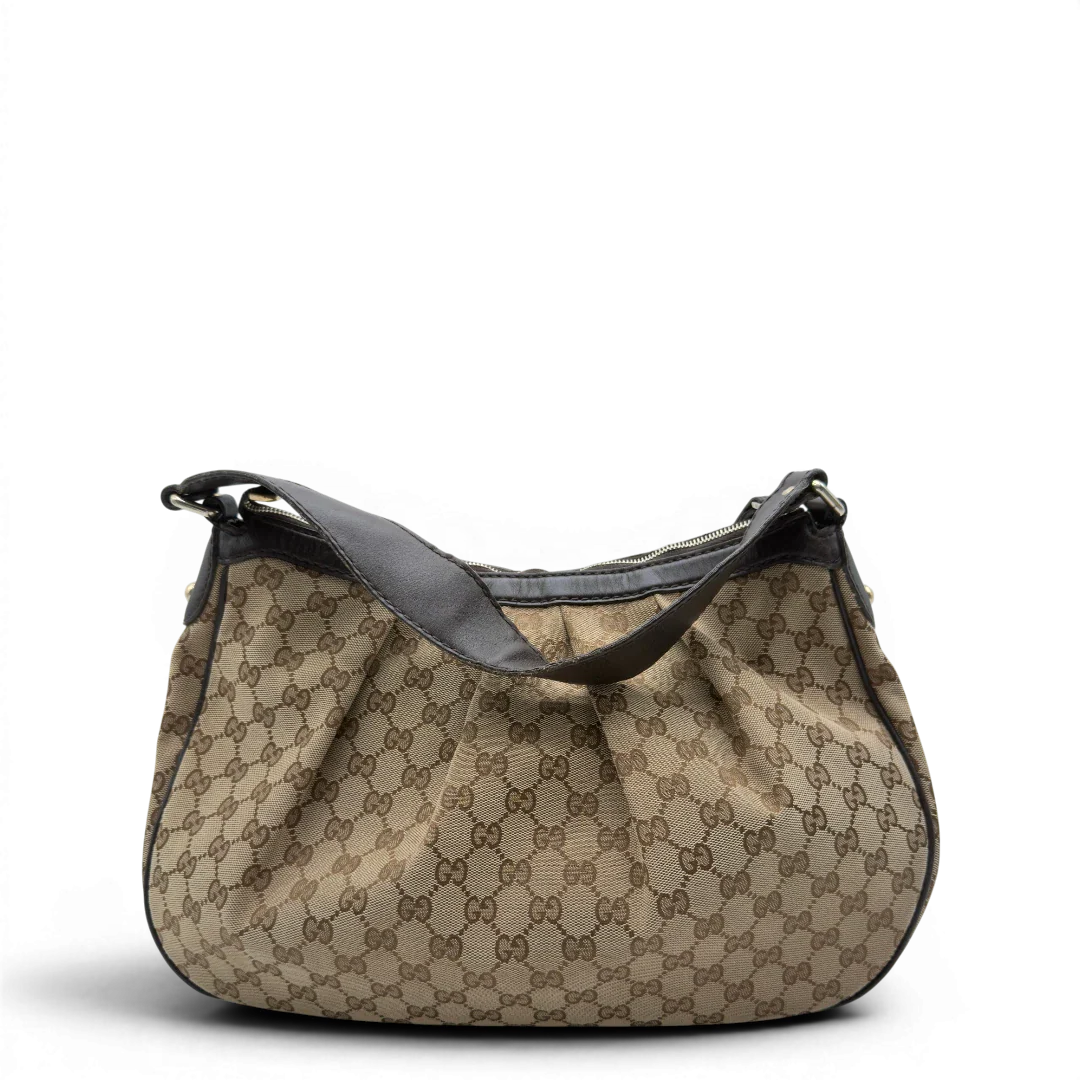 https://cdn.shopify.com/s/files/1/0564/9376/8855/files/Gucci_Schultertasche_Sukey_One_monogram_beige_1_ae298d4a-292f-4583-a378-a13240187aa0.webp?v=1782384653