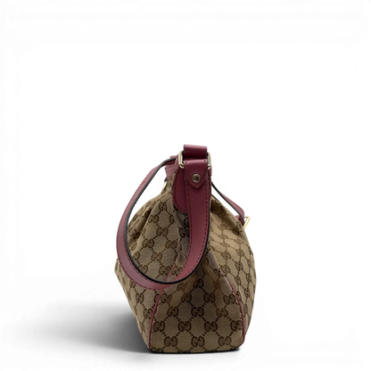 https://cdn.shopify.com/s/files/1/0564/9376/8855/files/Gucci_Schultertasche_Sukey_One_monogram_beige_3_2a3f2195-096c-46fd-84fc-8da57f9c8410.webp?v=1782384515