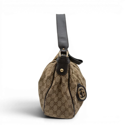 https://cdn.shopify.com/s/files/1/0564/9376/8855/files/Gucci_Schultertasche_Sukey_One_monogram_beige_3_656f09bd-ae3e-4529-9ecb-c1c08e4bb8ac.webp?v=1782906748
