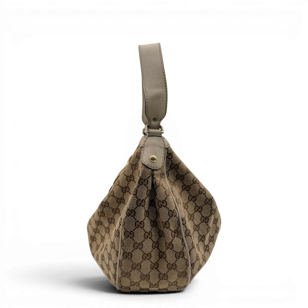 https://cdn.shopify.com/s/files/1/0564/9376/8855/files/Gucci_Schultertasche_Sukey_One_monogram_beige_3_ec8f5ef6-a8e4-4588-b75c-089864aea16b.webp?v=1782908525