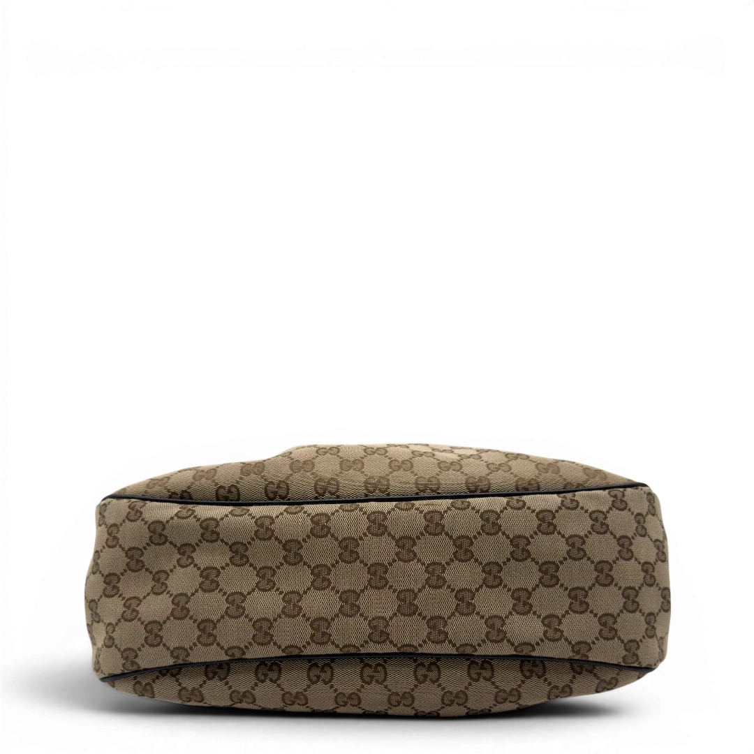 https://cdn.shopify.com/s/files/1/0564/9376/8855/files/Gucci_Schultertasche_Sukey_One_monogram_beige_5.webp?v=1781856423