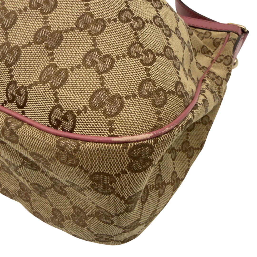 https://cdn.shopify.com/s/files/1/0564/9376/8855/files/Gucci_Schultertasche_Sukey_One_monogram_beige_6_7479d40e-34a2-4c9a-8ec3-f5e487d87ca9.webp?v=1782384516