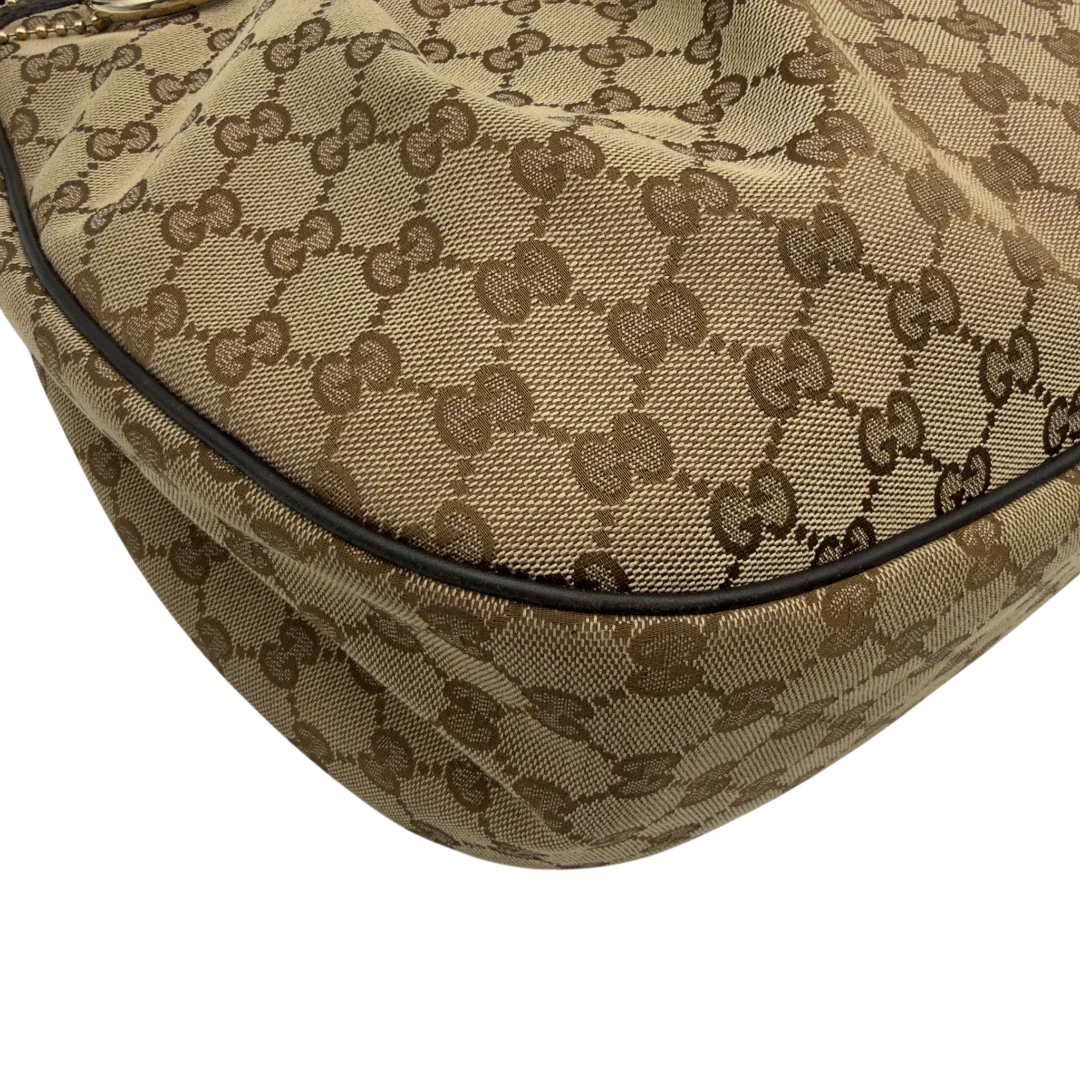 https://cdn.shopify.com/s/files/1/0564/9376/8855/files/Gucci_Schultertasche_Sukey_One_monogram_beige_6_7cbaea89-bbe9-4989-9f6f-1888d748ddfd.webp?v=1782384654
