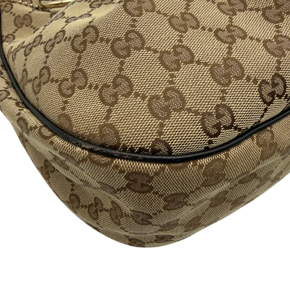 https://cdn.shopify.com/s/files/1/0564/9376/8855/files/Gucci_Schultertasche_Sukey_One_monogram_beige_7.webp?v=1781856423