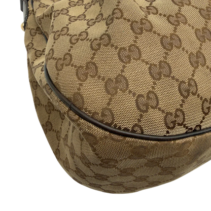 https://cdn.shopify.com/s/files/1/0564/9376/8855/files/Gucci_Schultertasche_Sukey_One_monogram_beige_7_26769fc7-e144-4e65-853a-48fbbdd53fec.webp?v=1782906749