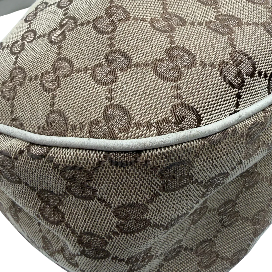 https://cdn.shopify.com/s/files/1/0564/9376/8855/files/Gucci_Schultertasche_Sukey_One_monogram_beige_7_cdfa479e-b083-41ca-a476-b66ed9fc9932.webp?v=1782908526